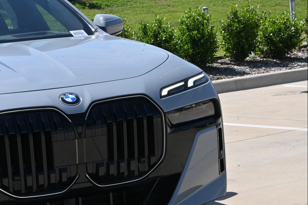 صورة 8 لـ 2026 BMW 740 XDRIVE