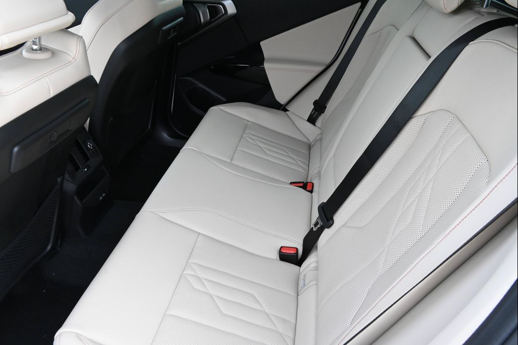 صورة 10 لـ 2026 BMW X3 30 XDRIVE