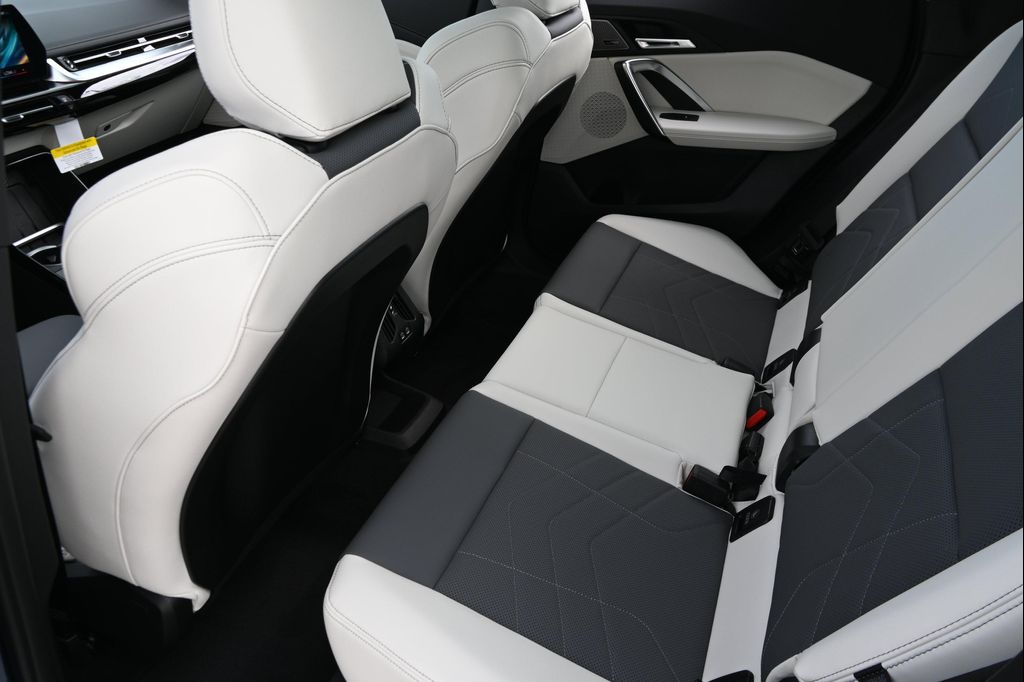 2027 BMW X1 XDRIVE28I — фото 12