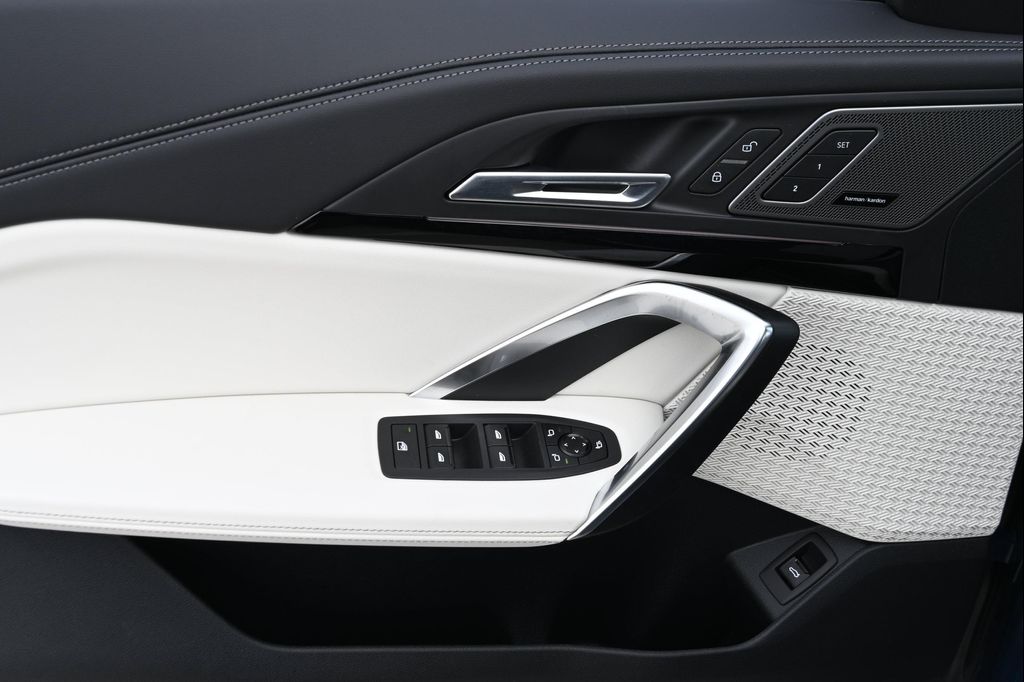 2027 BMW X1 XDRIVE28I — миниатюра 23