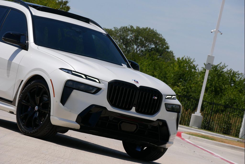 صورة مصغرة 39 لـ 2023 BMW X7 M60I