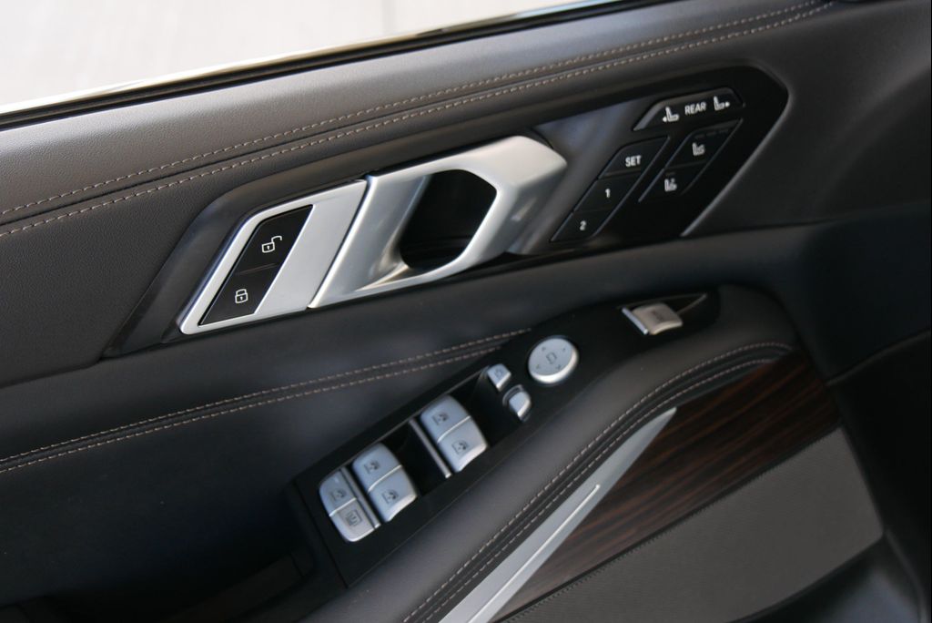 صورة مصغرة 30 لـ 2023 BMW X7 M60I