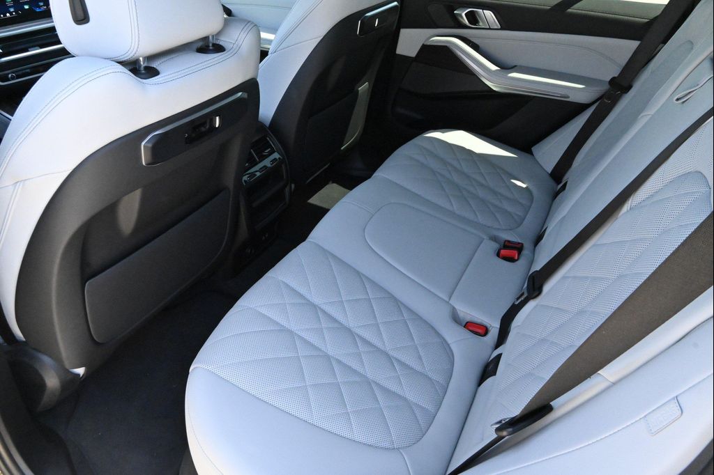 صورة مصغرة 13 لـ 2025 BMW X5 SDRIVE40I