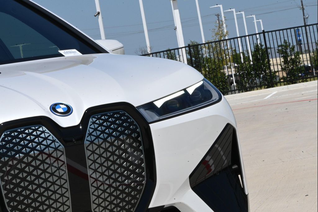 صورة 10 لـ 2025 BMW IX XDRIVE50