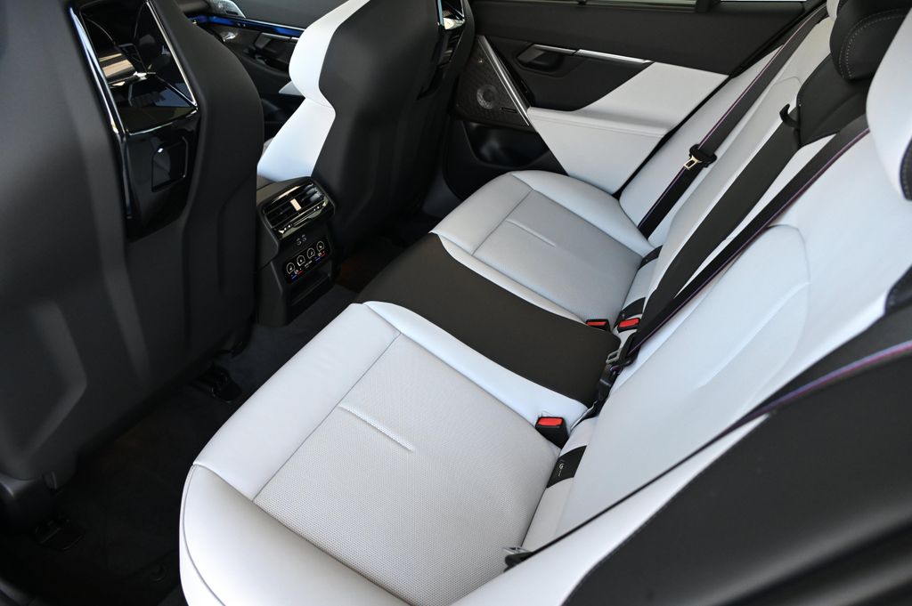 2027 BMW M5 BASE — миниатюра 12