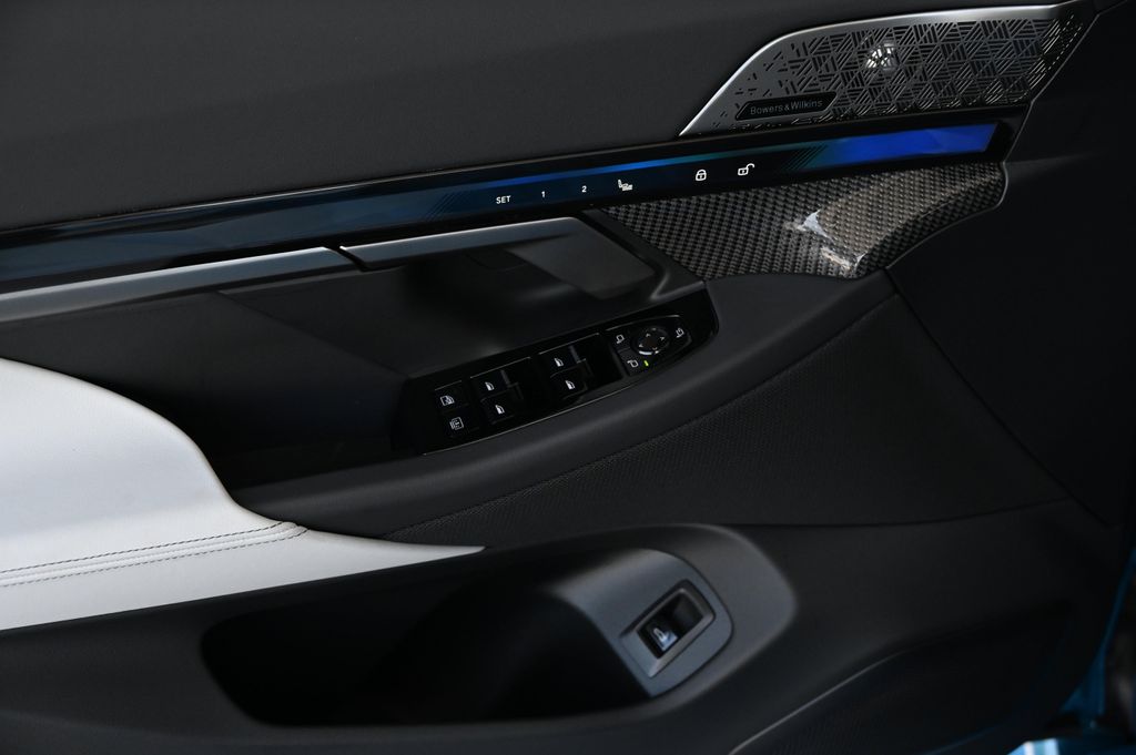 2027 BMW M5 BASE — миниатюра 24