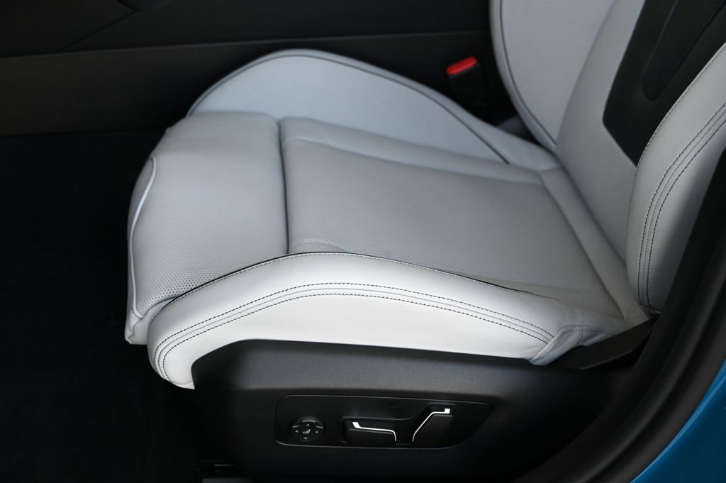 2027 BMW M5 BASE — миниатюра 25