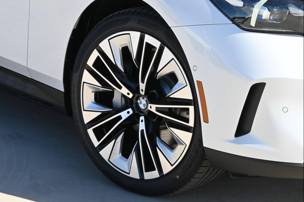صورة 8 لـ 2026 BMW 530 XDRIVE