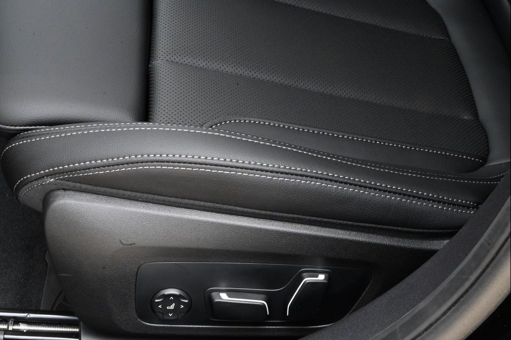 صورة مصغرة 24 لـ 2026 BMW 330 NA