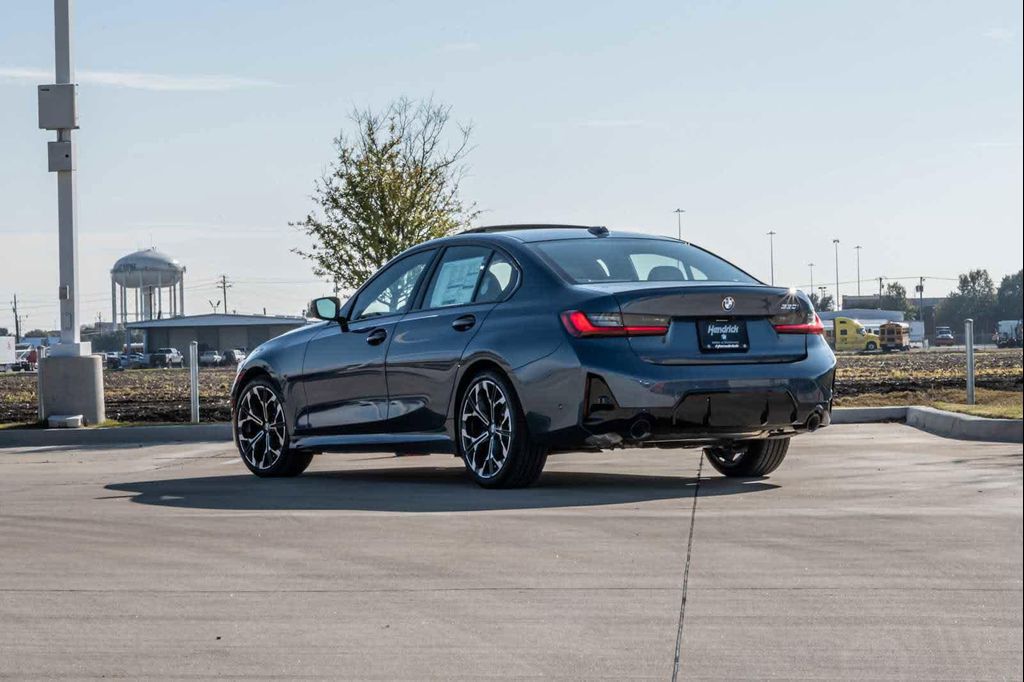 2026 BMW 330 NA 照片 2
