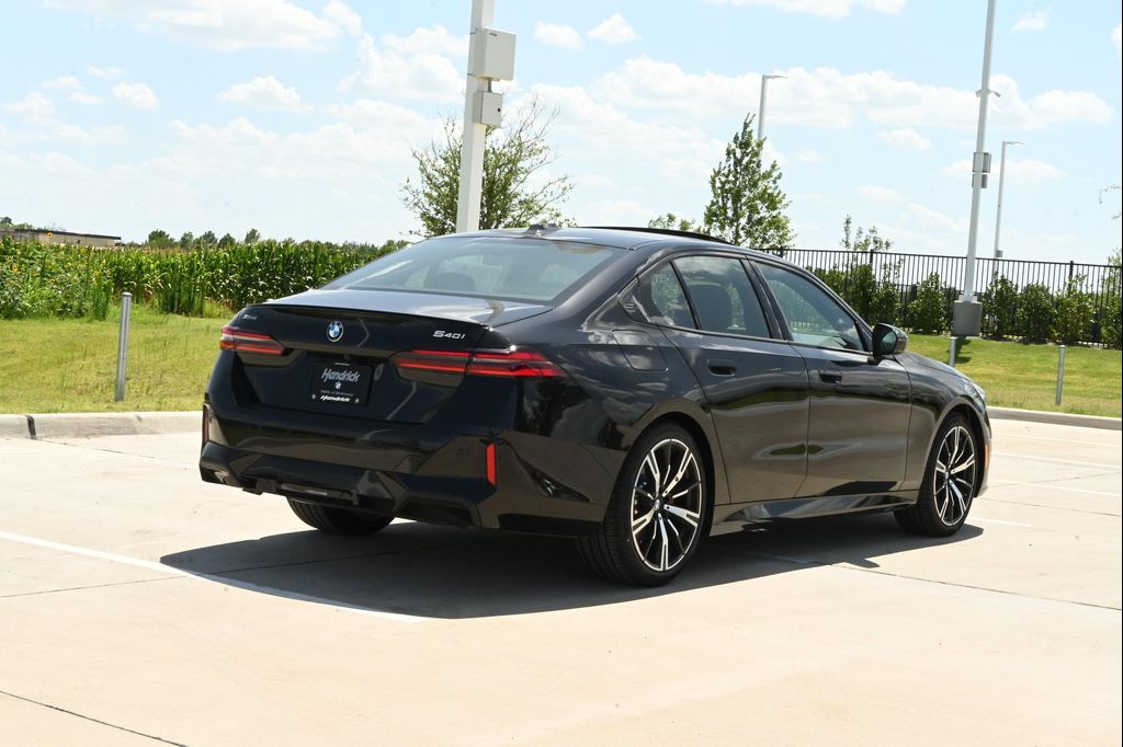 صورة 8 لـ 2027 BMW 540 I XDRIVE