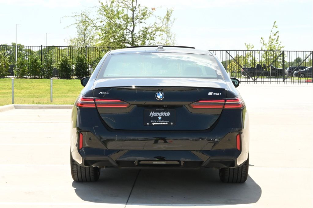 صورة 7 لـ 2027 BMW 540 I XDRIVE