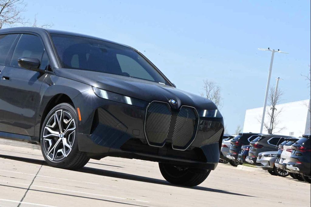 2026 BMW IX XDRIVE60 — фото 3