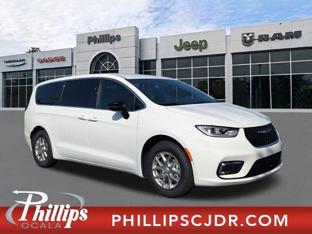 New 2026 Chrysler Pacifica Select