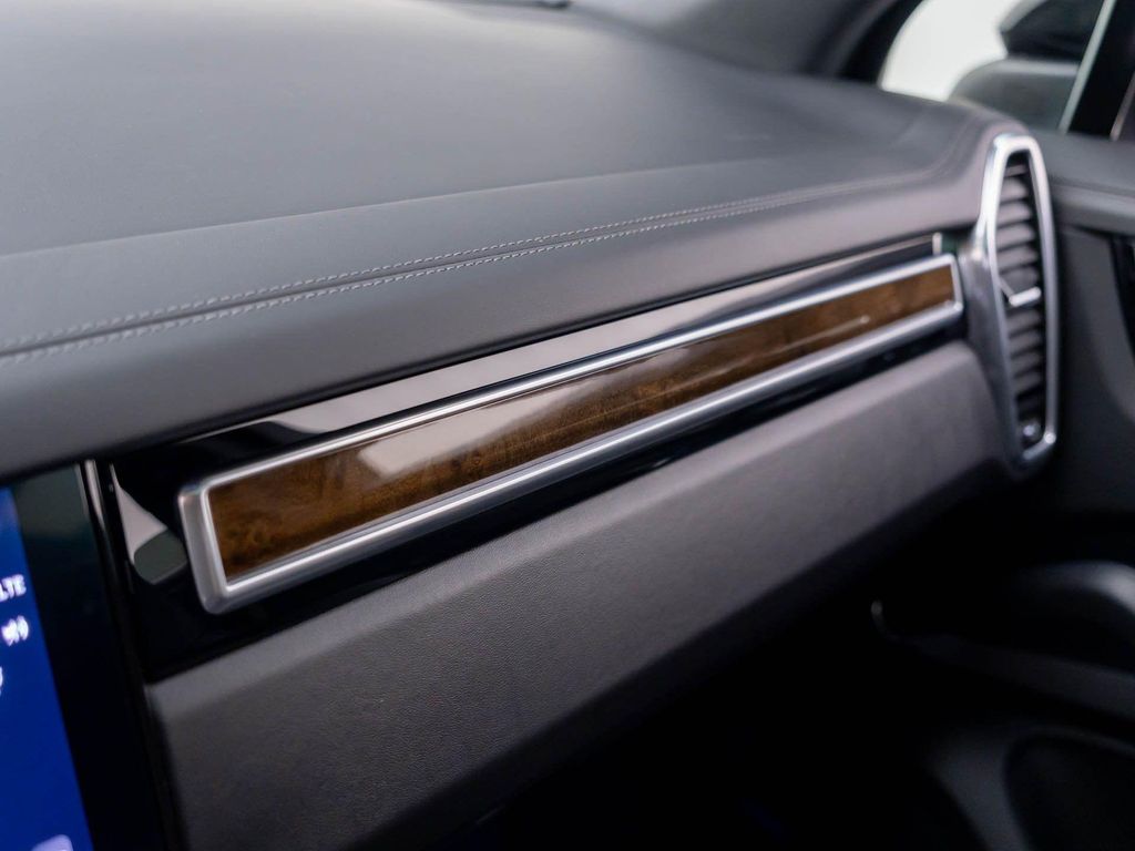 صورة مصغرة 32 لـ 2023 Porsche CAYENNE PLATINUM EDITION