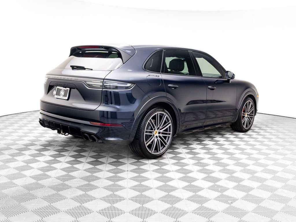 PORSCHE CAYENNE GTS - 8