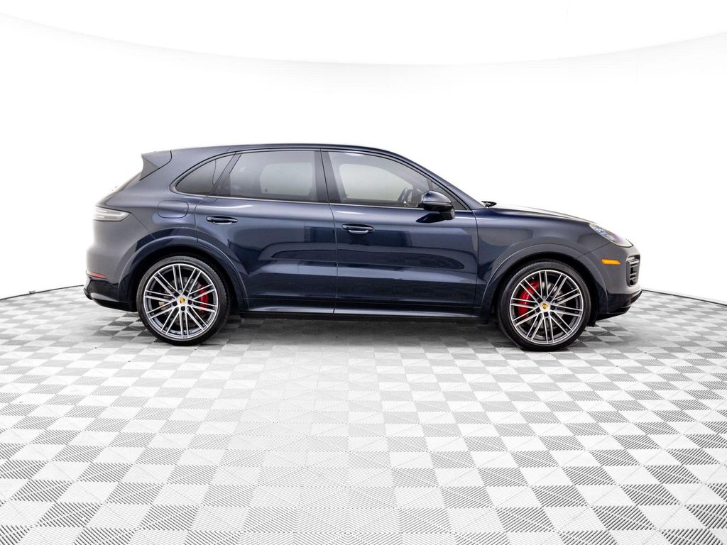 PORSCHE CAYENNE GTS - 7
