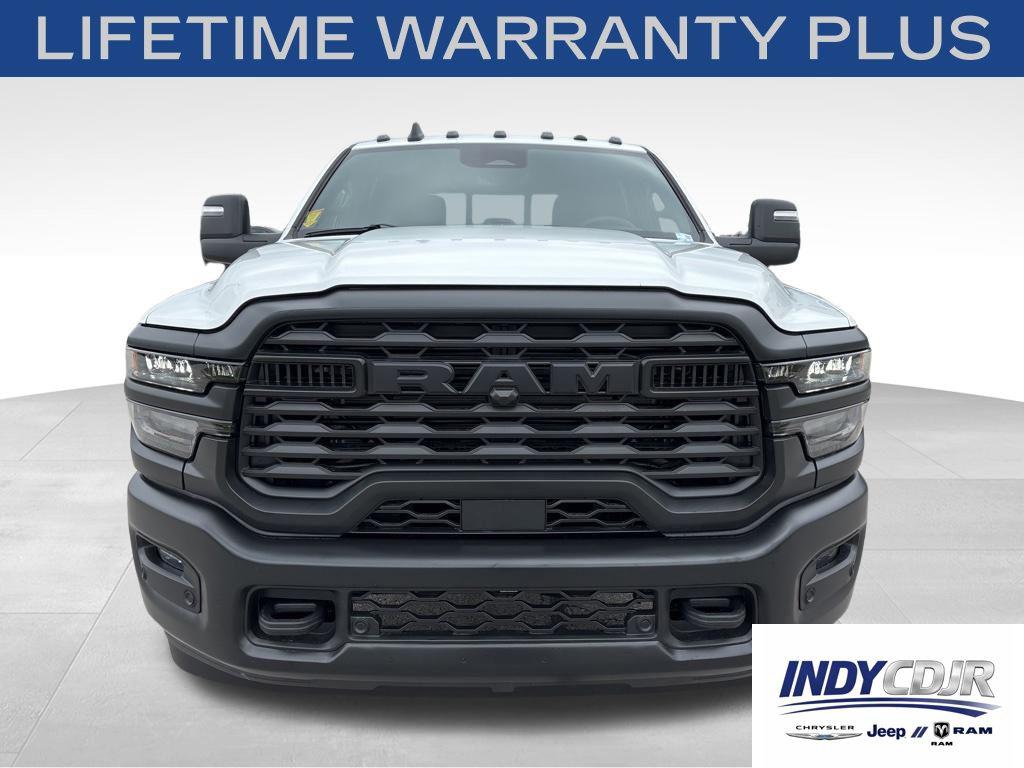 صورة 2 لـ 2026 RAM 2500 TRADESMAN CREW CAB 4X4 6'4' BOX