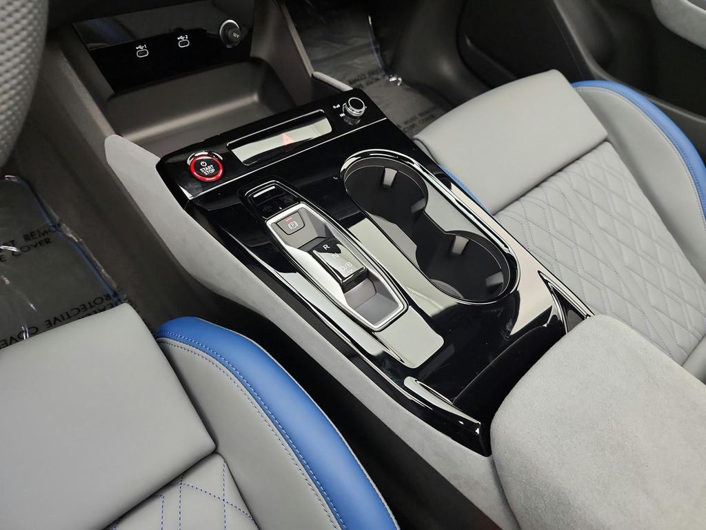 2027 AUDI SQ6 E-TRON SPORTBACK PRESTIGE QUATTRO — фото 10