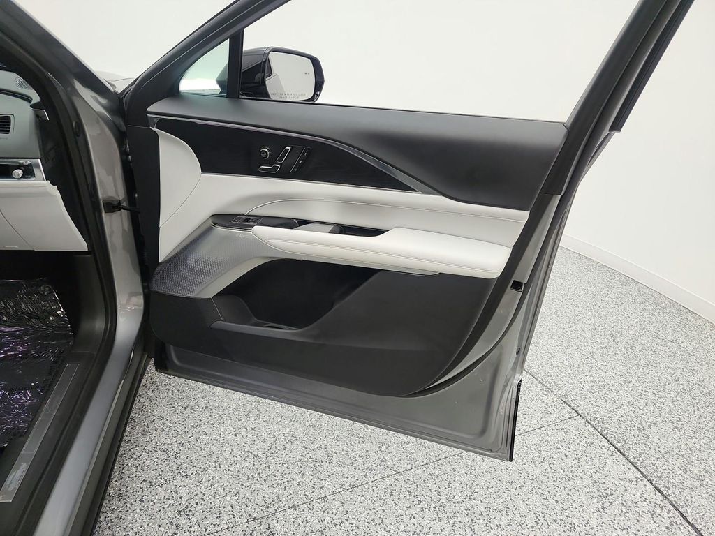 2024 Cadillac LYRIQ LUXURY thumbnail 21