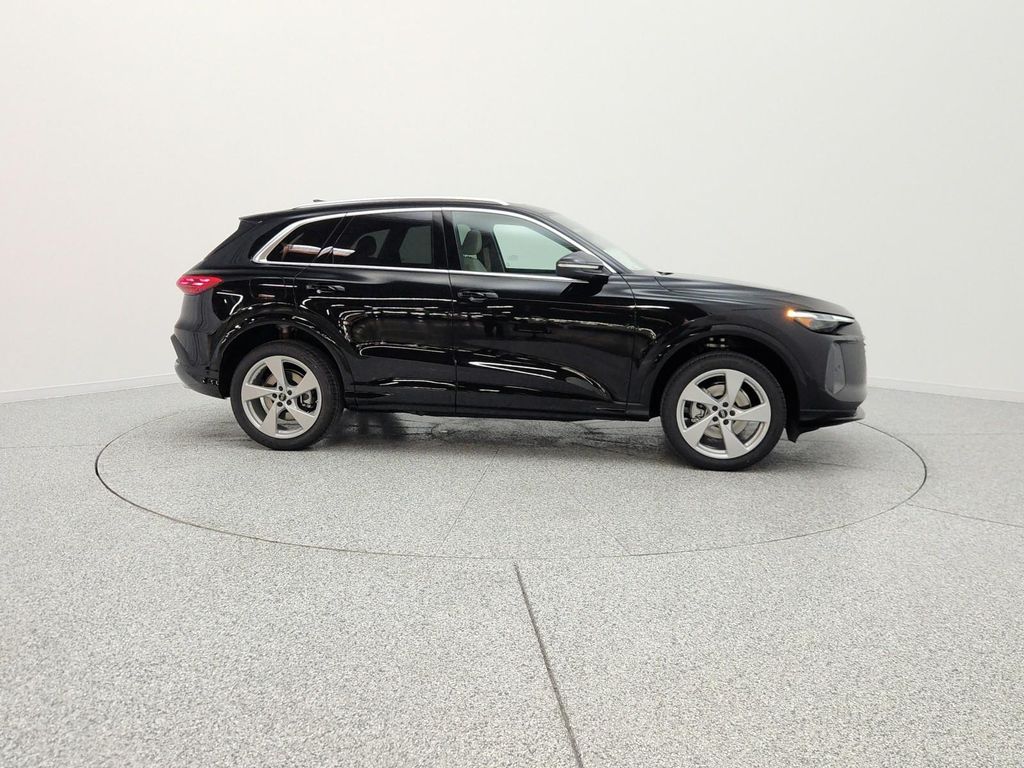 صورة 4 لـ 2026 AUDI Q5 PREMIUM PLUS TFSI QUATTRO S TRONIC