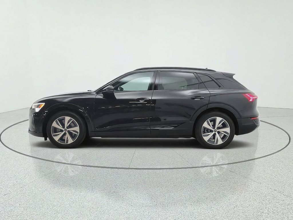 صورة 8 لـ 2024 AUDI Q8 E-TRON PREMIUM