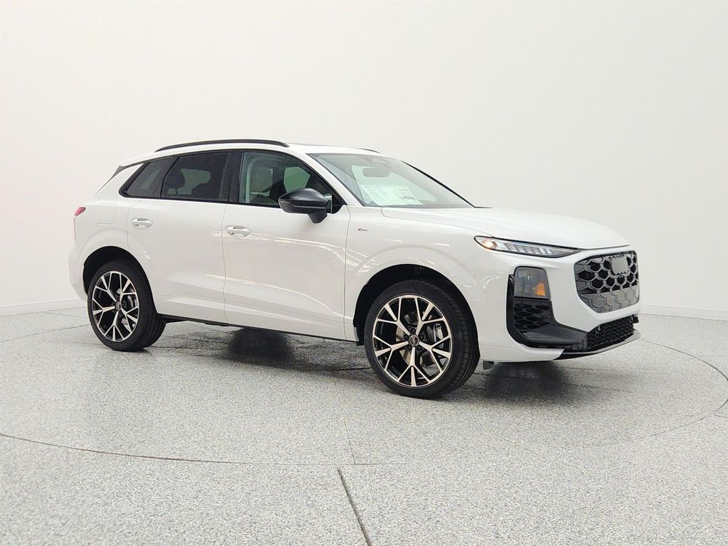 صورة 3 لـ 2026 AUDI Q3 TFSI QUATTRO S TRONIC