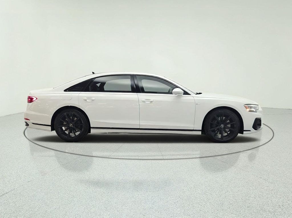صورة 4 لـ 2023 AUDI A8 L 55 TFSI QUATTRO TIPTRONIC