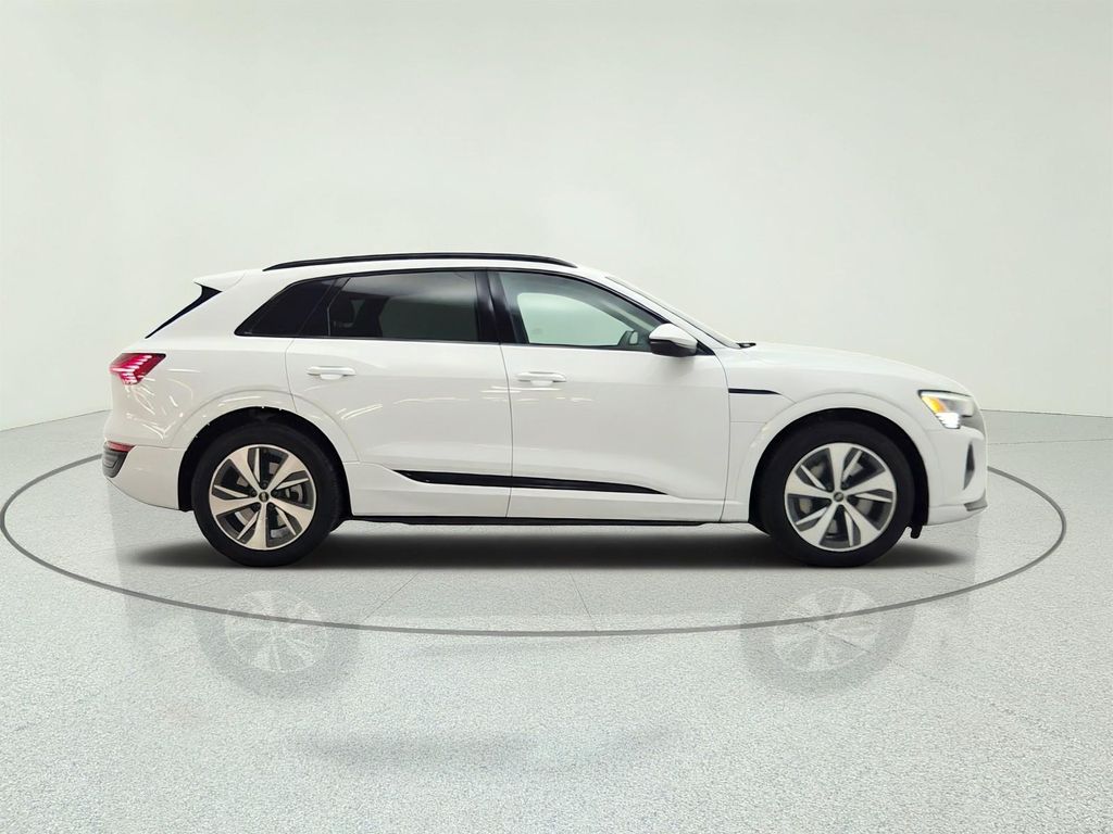 صورة 4 لـ 2024 AUDI Q8 E-TRON PREMIUM