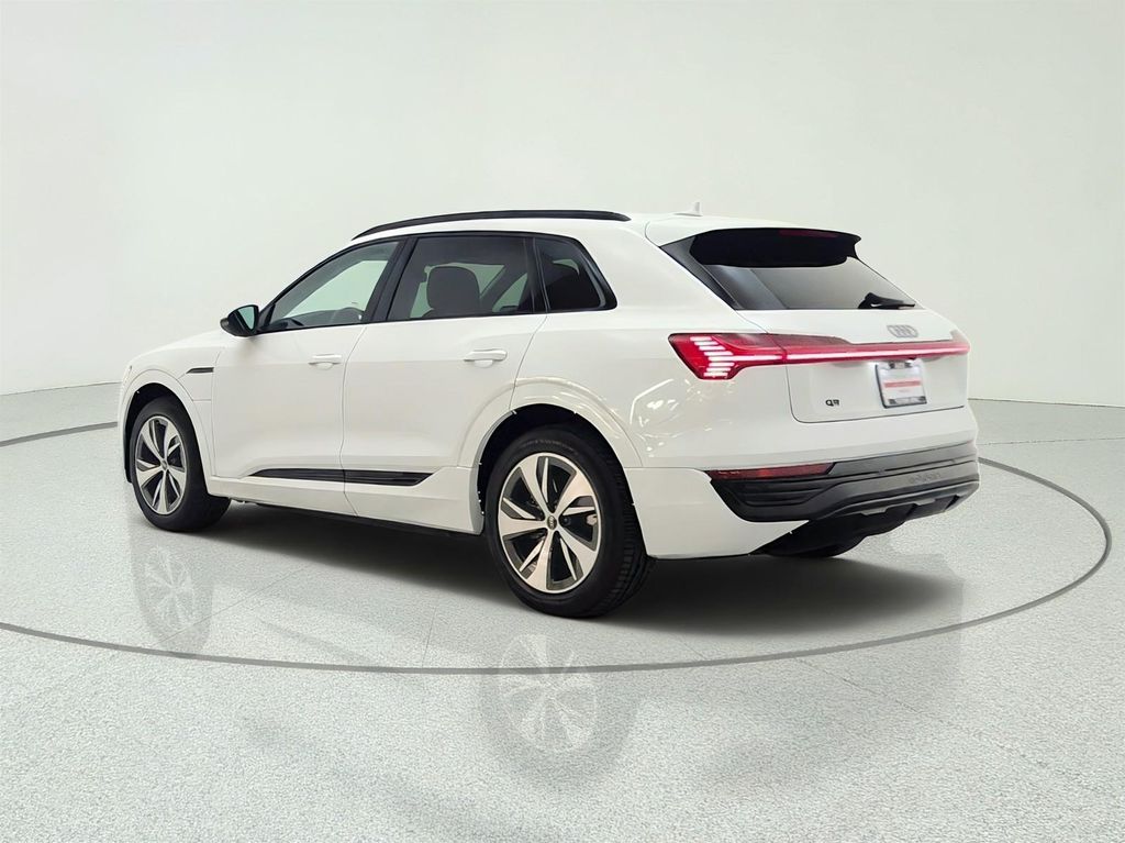 صورة 7 لـ 2024 AUDI Q8 E-TRON PREMIUM