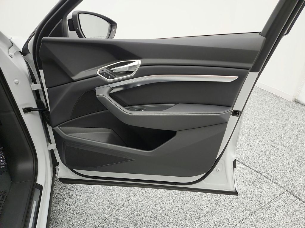 2024 AUDI Q8 E-TRON PREMIUM — миниатюра 20