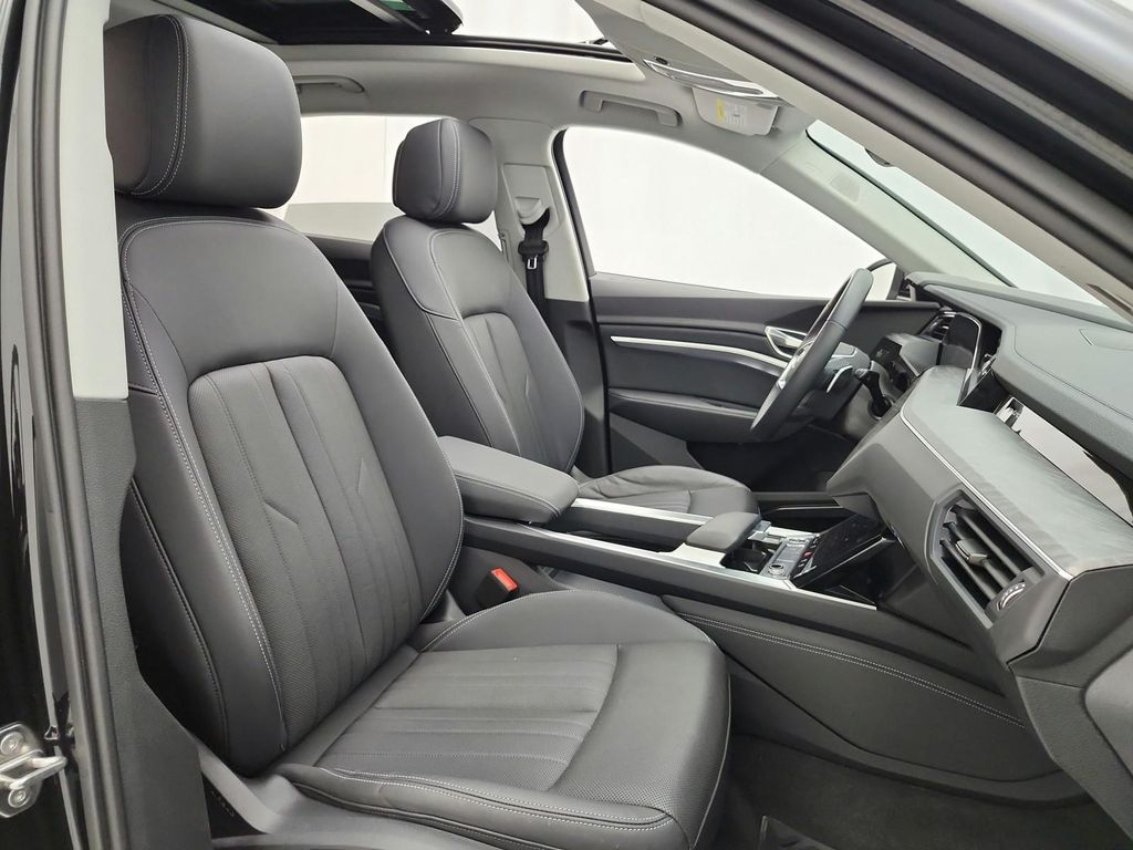 صورة مصغرة 20 لـ 2024 AUDI Q8 E-TRON PREMIUM PLUS