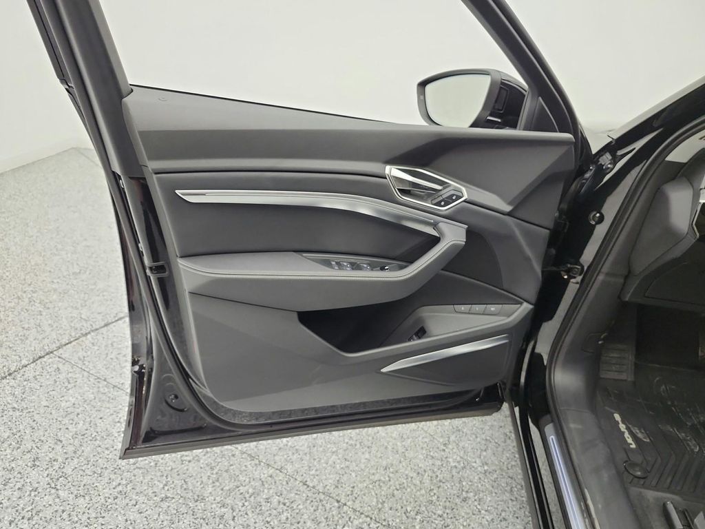 صورة مصغرة 15 لـ 2024 AUDI Q8 E-TRON PREMIUM PLUS