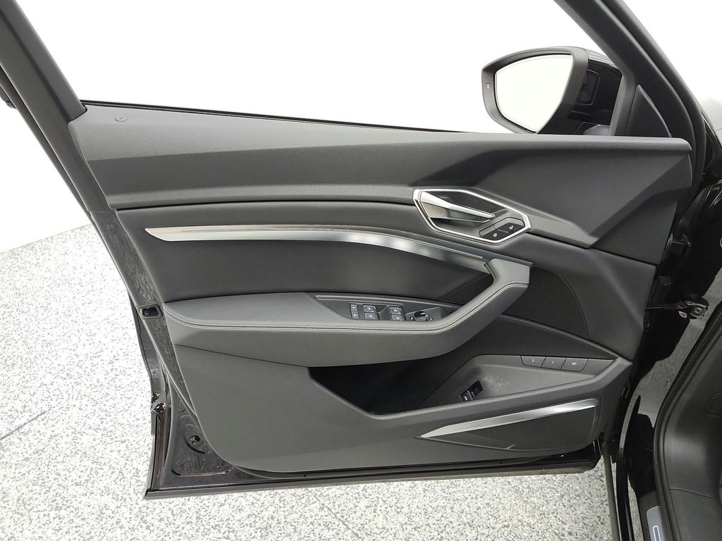 صورة مصغرة 14 لـ 2024 AUDI Q8 E-TRON PREMIUM PLUS