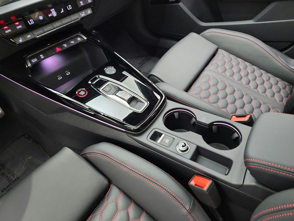 2026 AUDI RS 3 TFSI QUATTRO S TRONIC 照片 11