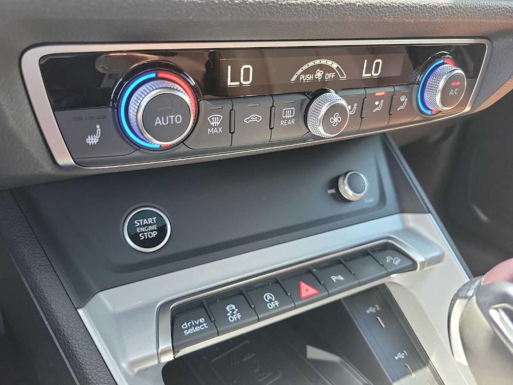 صورة مصغرة 26 لـ 2024 AUDI Q3 45 S LINE PREMIUM