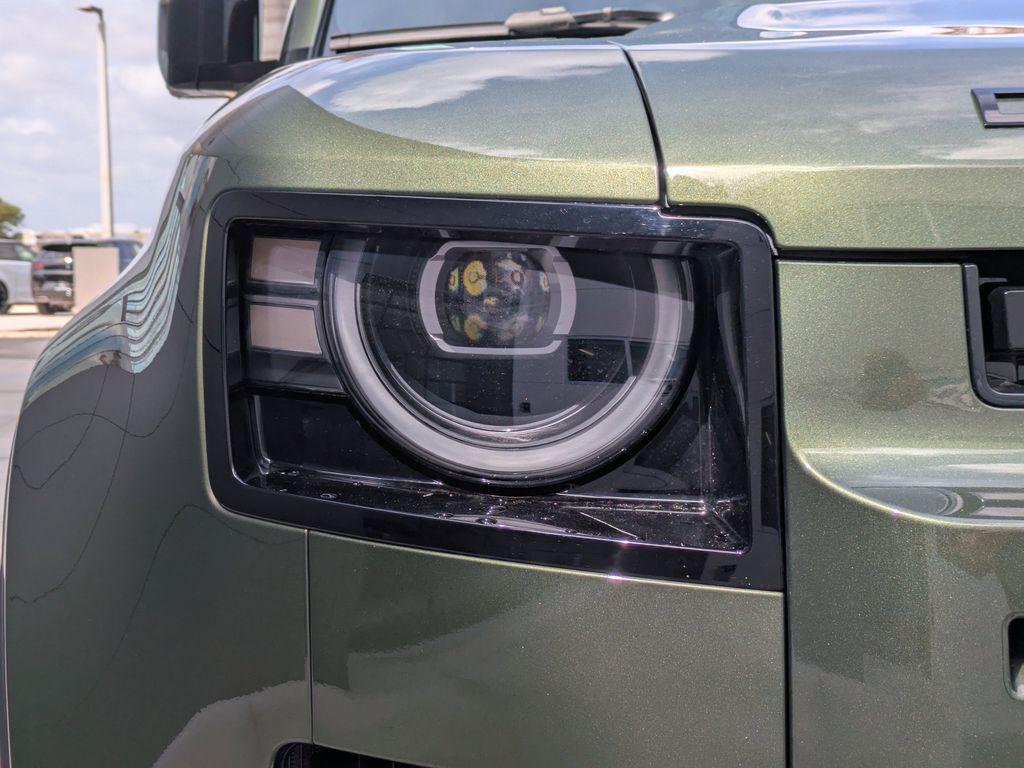 2026 LAND Rover DEFENDER P300 S — фото 10