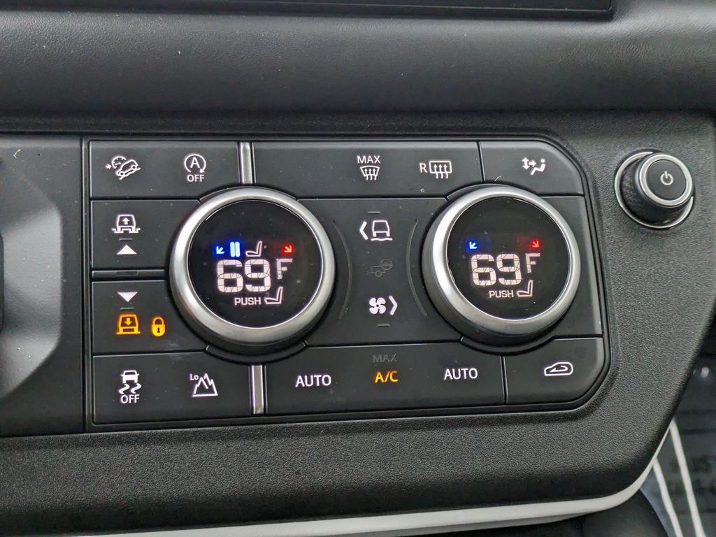 صورة 32 لـ 2024 LAND Rover DEFENDER 130 P400 S