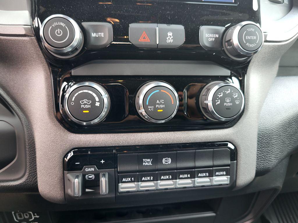 صورة مصغرة 21 لـ 2026 RAM 2500 TRADESMAN CREW CAB 4X4 8' BOX