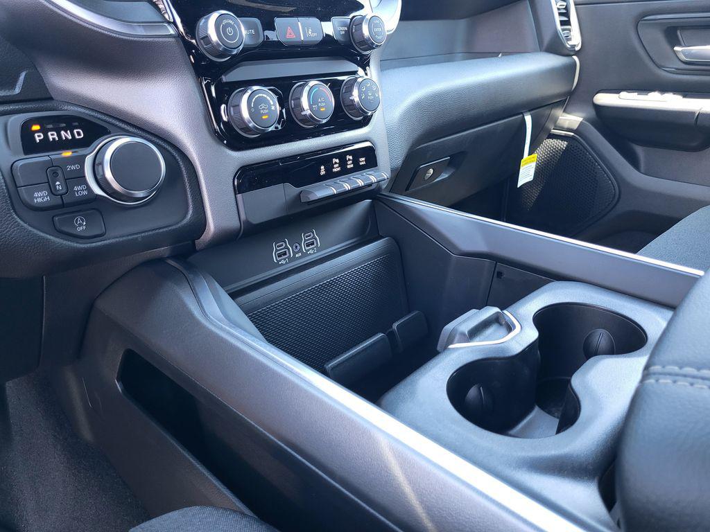 2026 RAM 1500 EXPRESS 缩略图 21