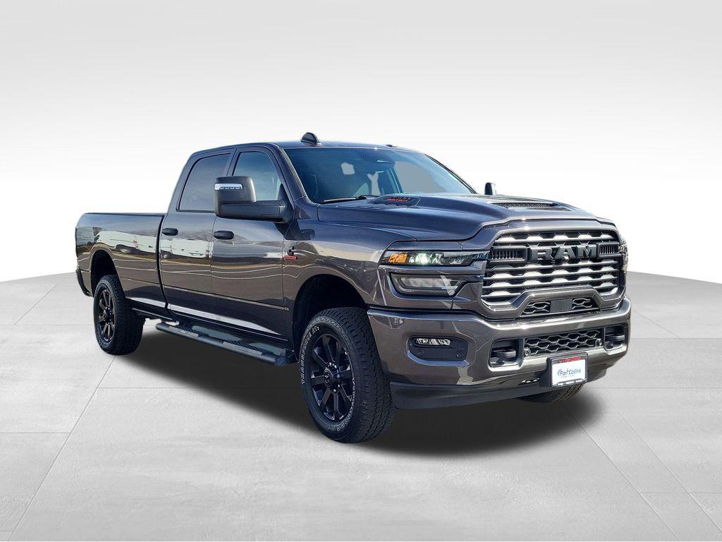 صورة 3 لـ 2026 RAM 2500 BLACK EXPRESS CREW CAB 4X4 8' BOX