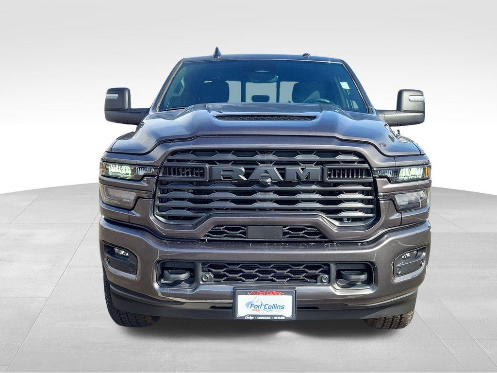 صورة 2 لـ 2026 RAM 2500 BLACK EXPRESS CREW CAB 4X4 8' BOX