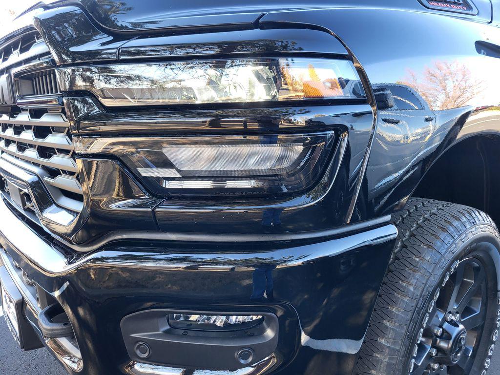 صورة 8 لـ 2026 RAM 3500 BIG HORN CREW CAB 4X4 6'4' BOX