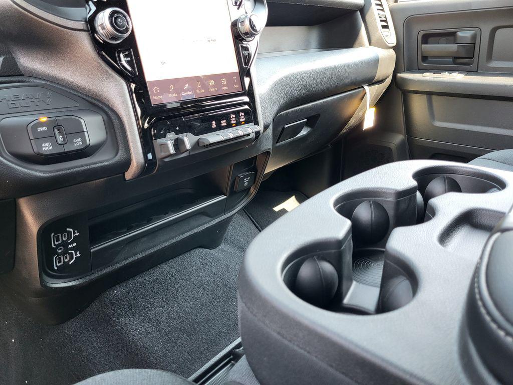 2026 RAM 2500 TRADESMAN CREW CAB 4X4 6'4' BOX — миниатюра 21