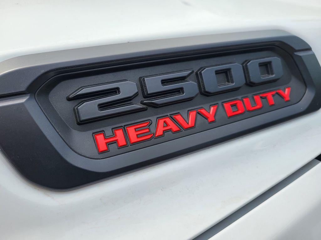 2026 RAM 2500 TRADESMAN CREW CAB 4X4 6'4' BOX — миниатюра 11