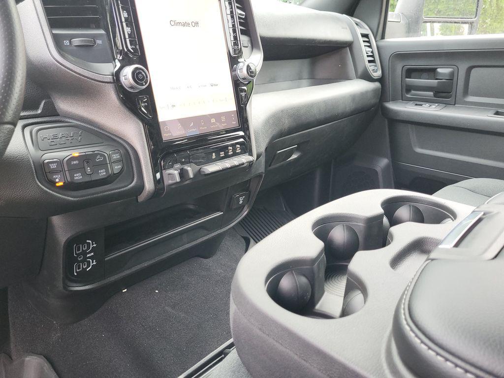 2026 RAM 2500 TRADESMAN CREW CAB 4X4 6'4' BOX — миниатюра 21