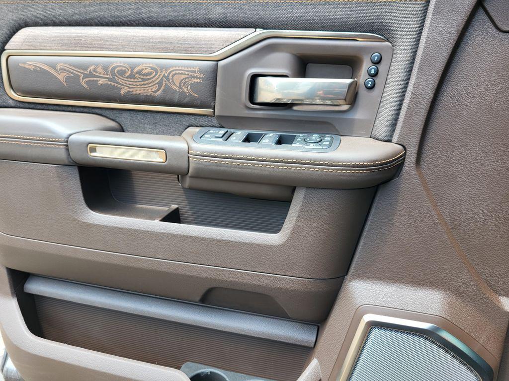 صورة مصغرة 25 لـ 2026 RAM 3500 LONGHORN