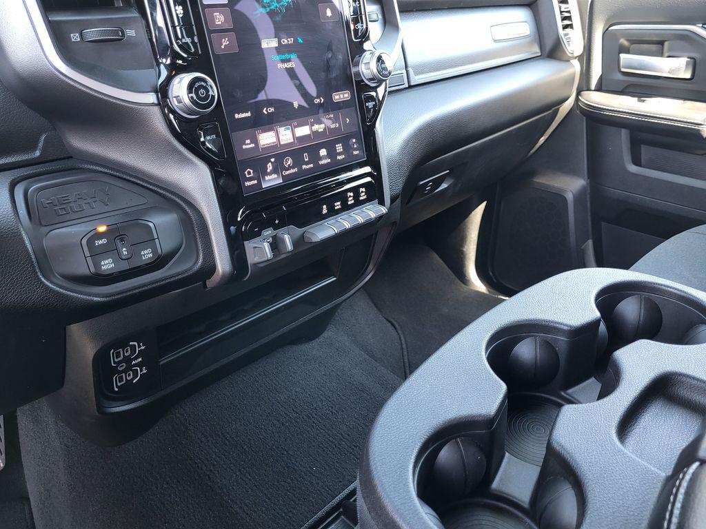 2025 RAM 2500 BIG HORN CREW CAB 4X4 6'4' BOX — миниатюра 23