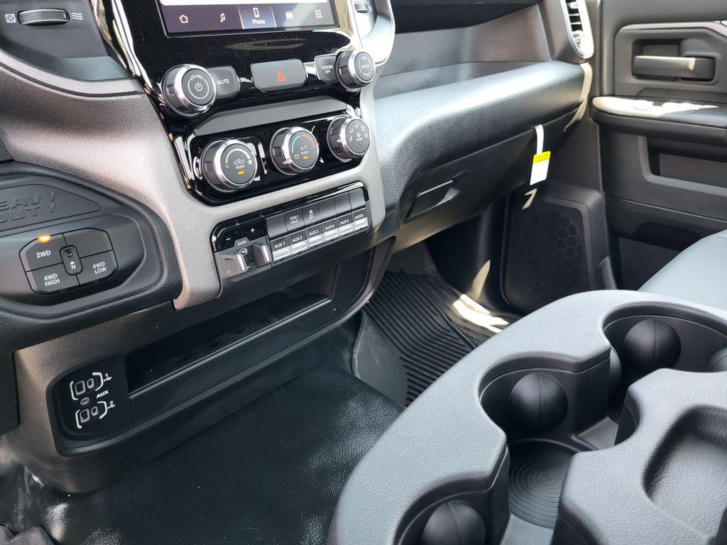 صورة مصغرة 21 لـ 2026 RAM 2500 TRADESMAN REGULAR CAB 4X4 8' BOX