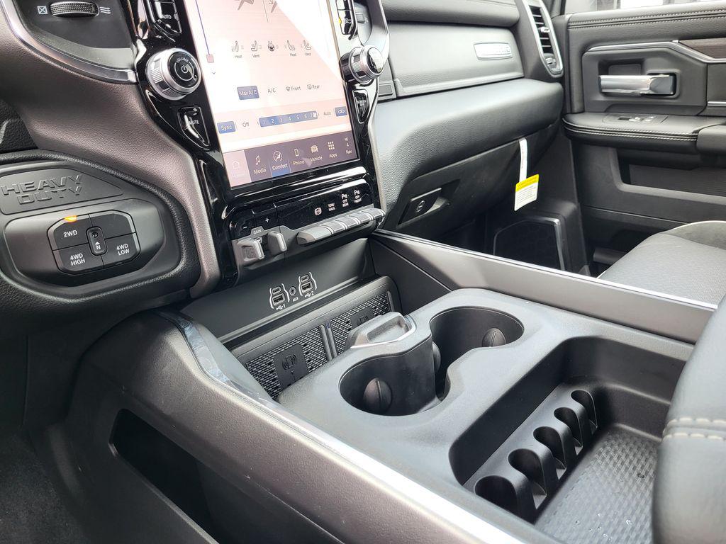 صورة مصغرة 21 لـ 2026 RAM 3500 LARAMIE CREW CAB 4X4 8' BOX